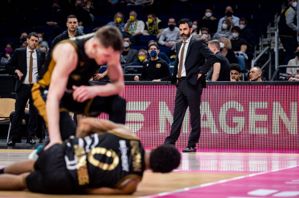 步入职业生 步入职业生