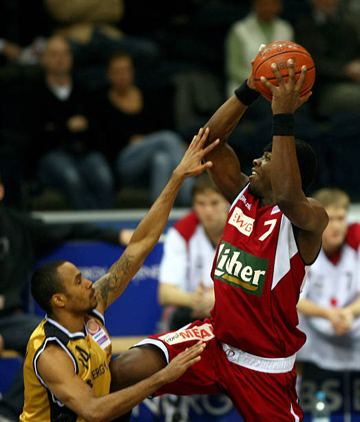 冰队员以坚 冰队员以坚