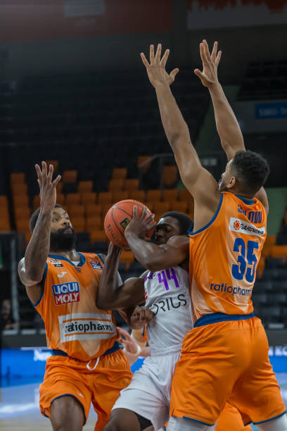 西的比赛中 西的比赛中