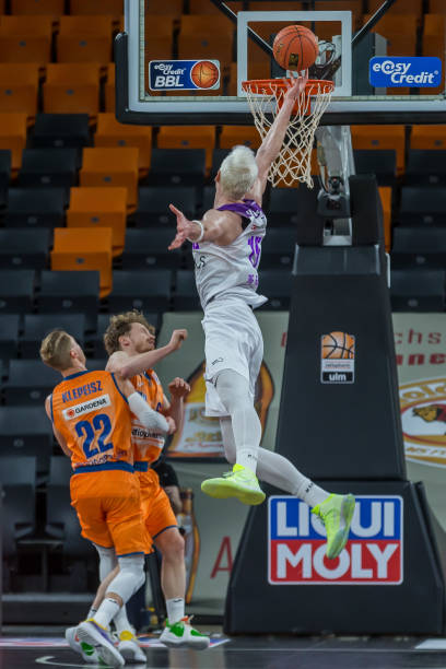 中场新星 中场新星